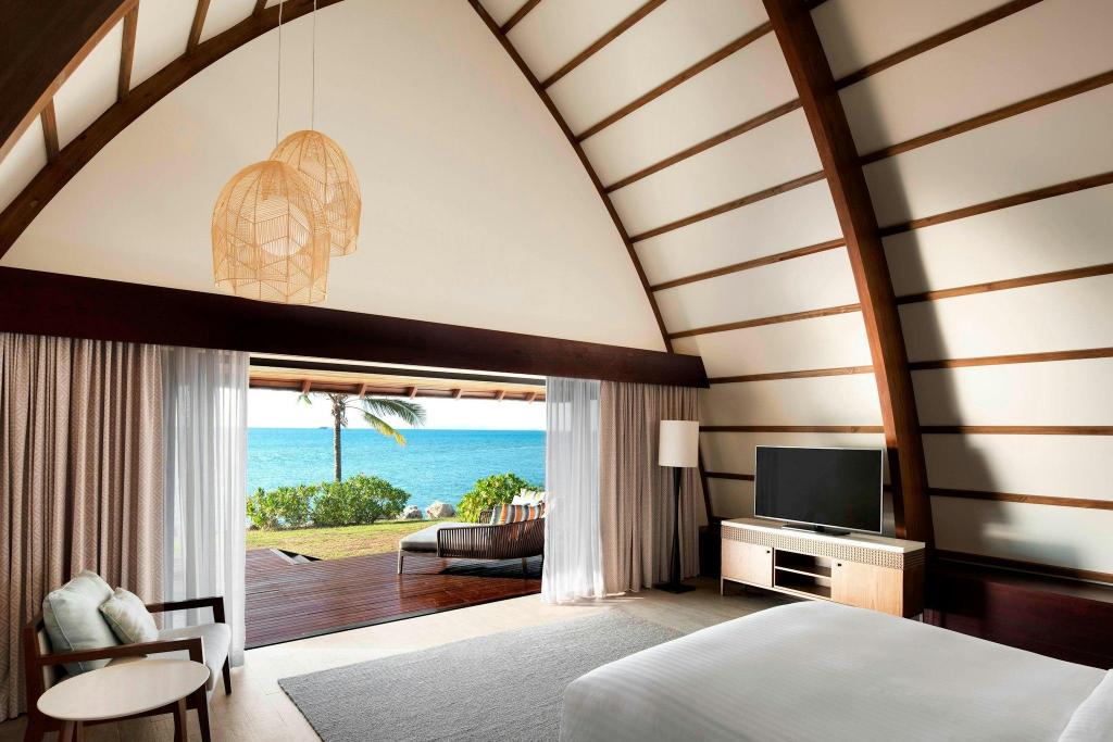 Bure, Royal, Beach, Executive, Villa, King Bed, Ocean Front, Patio، Fiji Marriott Resort Momi Bay 2/3
