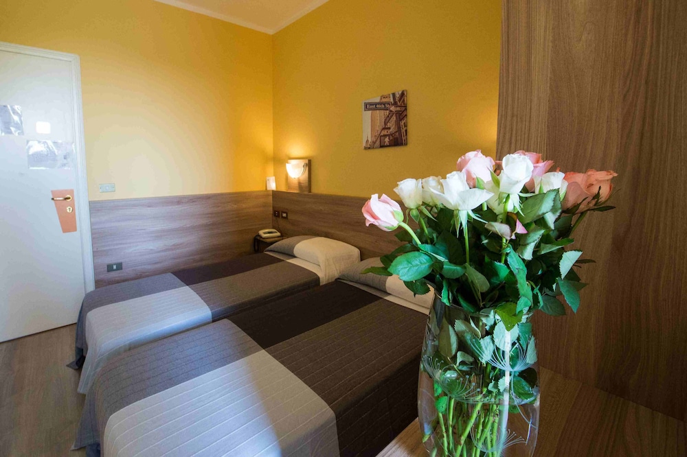 HOTEL ROUTE 9 30/50