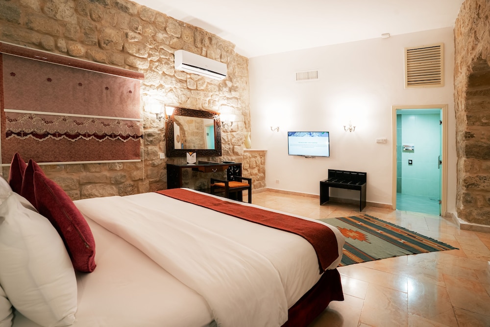 جناح جونيور بسرير كينج، Old Village Resort Petra 5/10