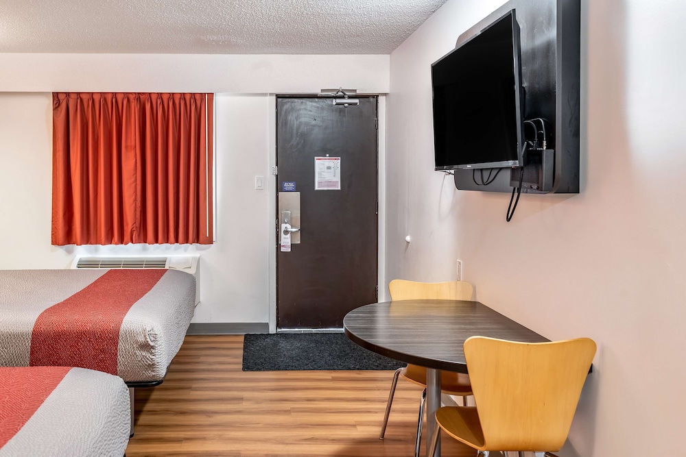 Motel6-Fort Nelson, BC 21/50
