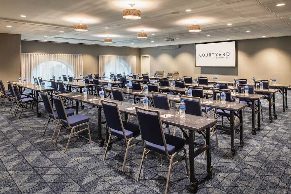 Courtyard by Marriott Santa Cruz 29/36