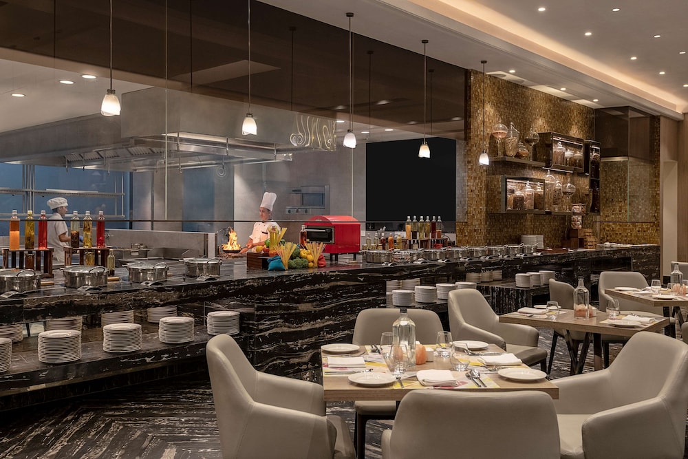 Radisson Mumbai Andheri MIDC 44/65