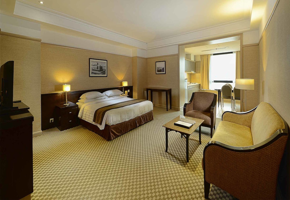 Pacific Regency Hotel Suites 28/70