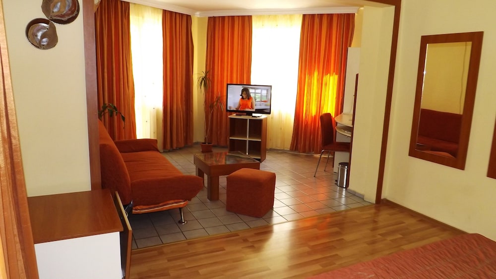 Palitra Family Hotel 5/35
