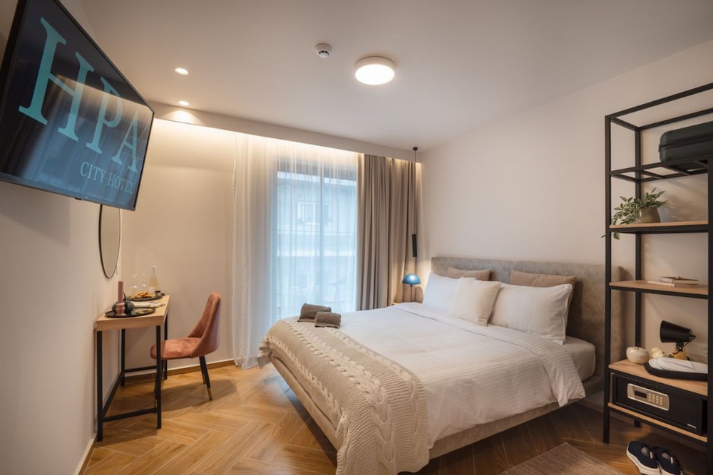 IRA Hotel 27/63