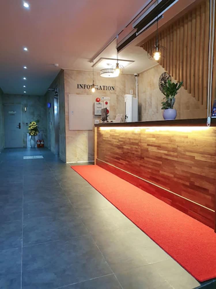 PEANUT HOTEL 7/61