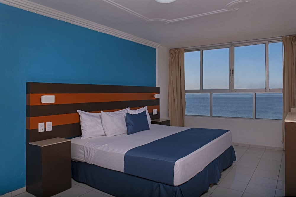 Hotel Fiesta Mexicana Manzanillo Ex Club Fiesta Mexicana Beach 12/50