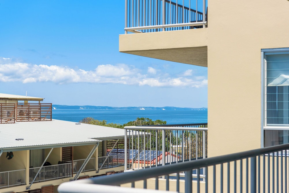 ON THE BEACH RESORT BRIBIE ISLAND 3/50