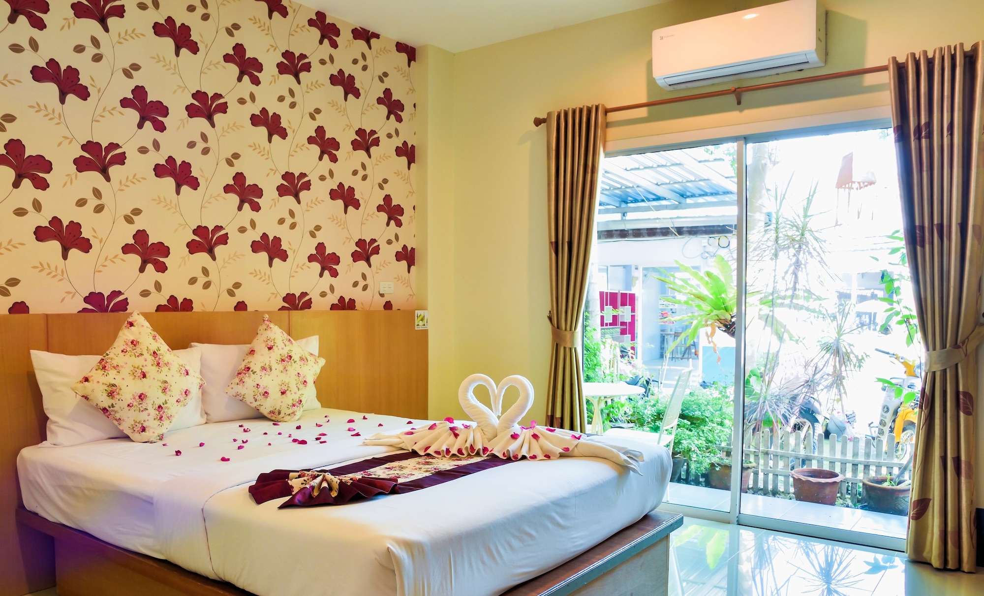 SUPERIOR, DOUBLE BED