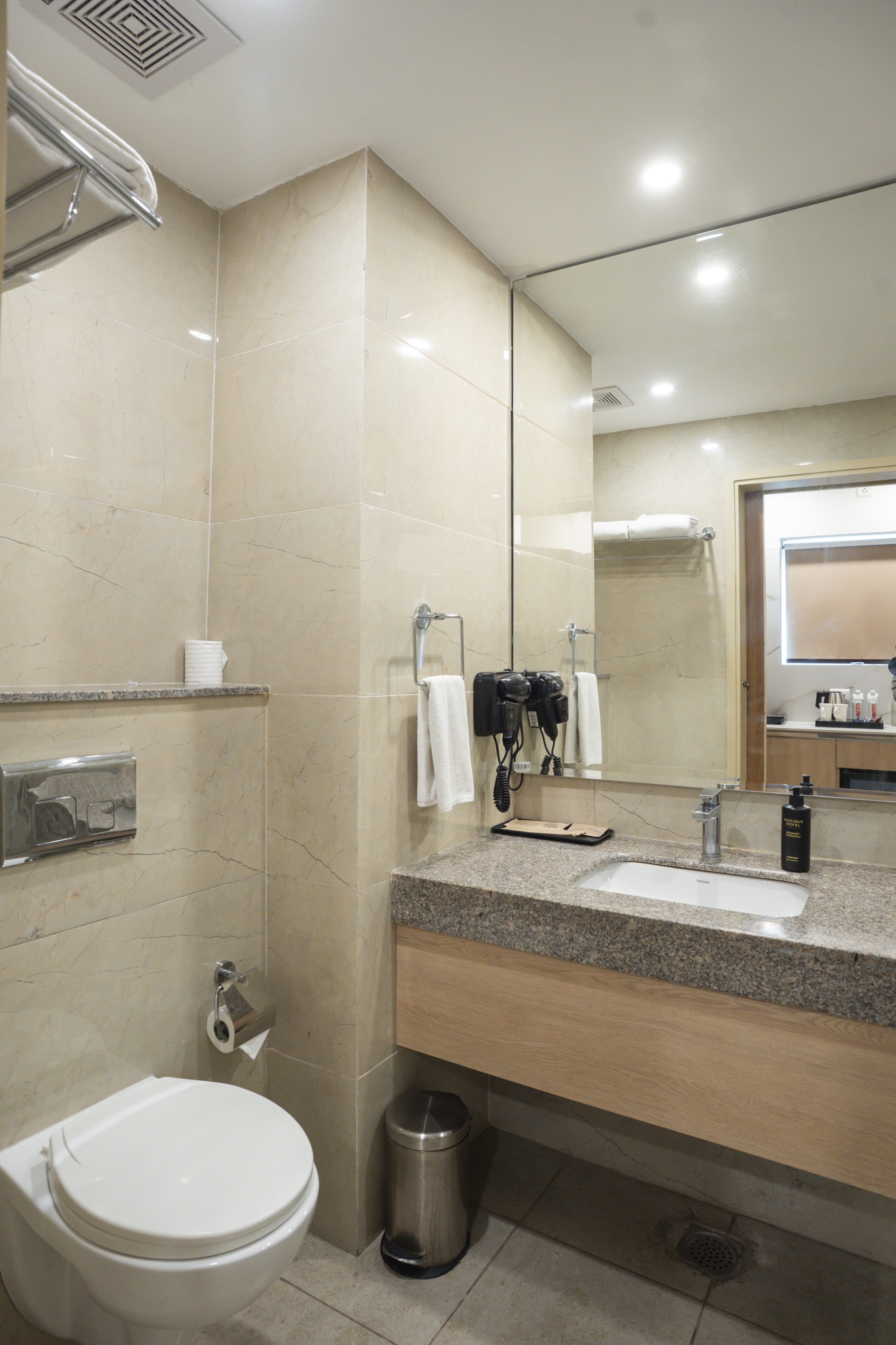 AR Suites KLJ Square 49/50