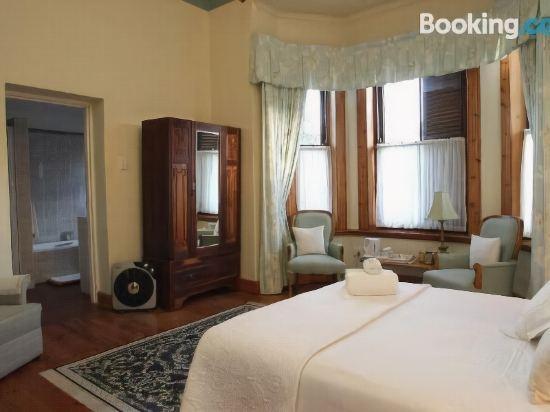جناح فاخر بسرير مزدوج