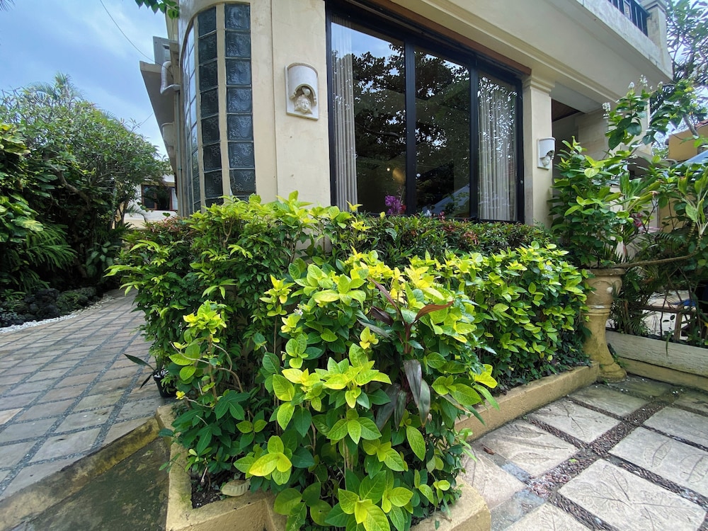Emerald Villa 46/50
