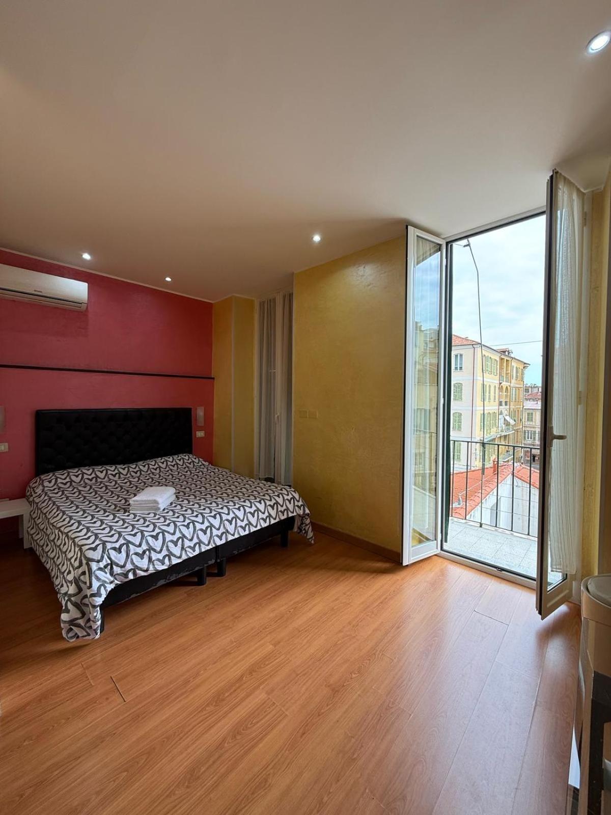 Room, Double or Twin Bed