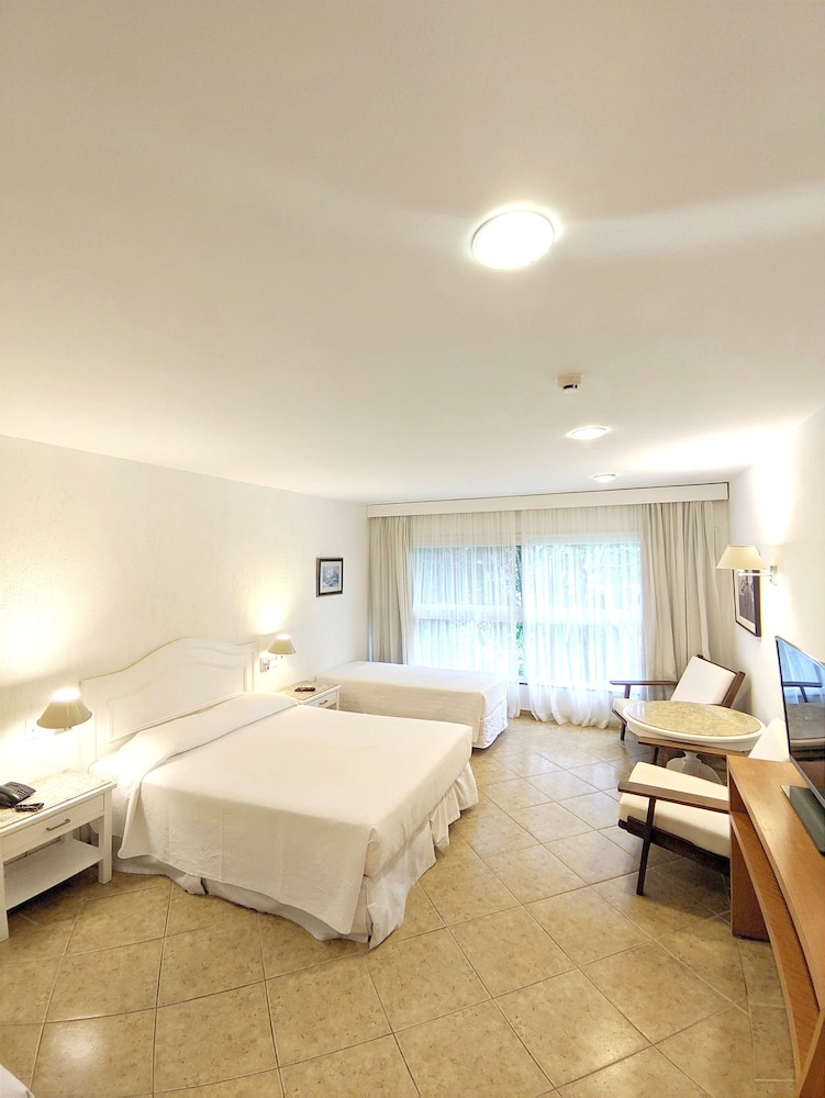 Hotel Mercedes 32/74
