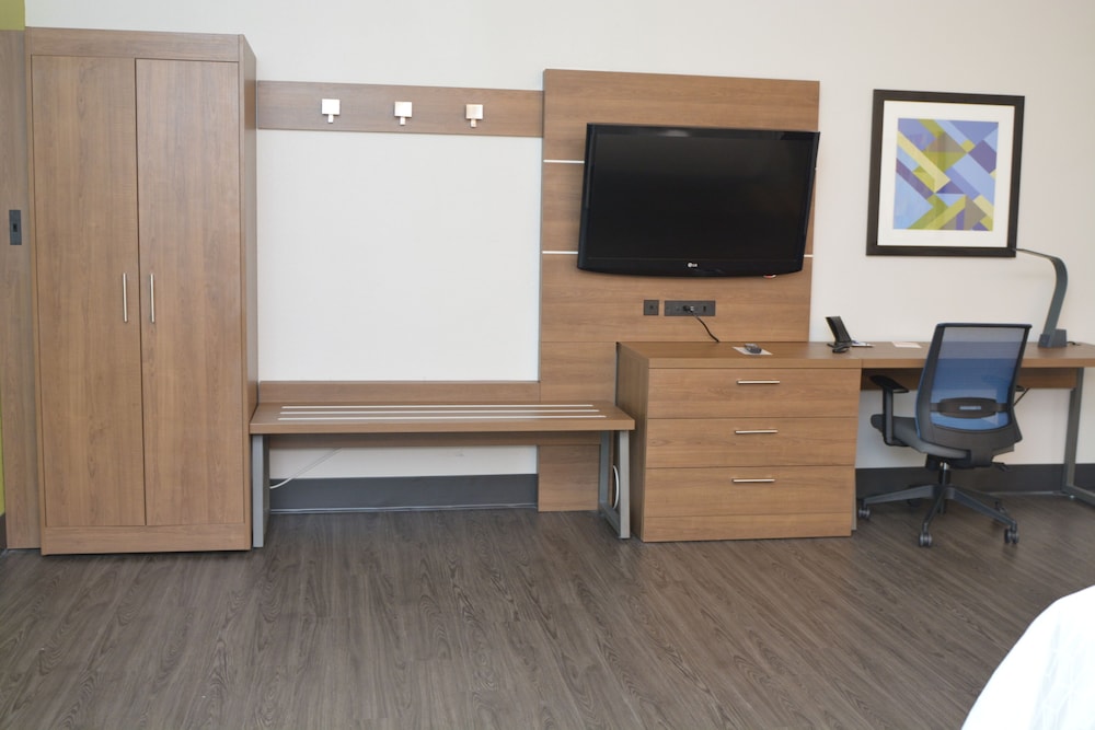 Holiday Inn Express Hotel & Suites Seguin 46/49