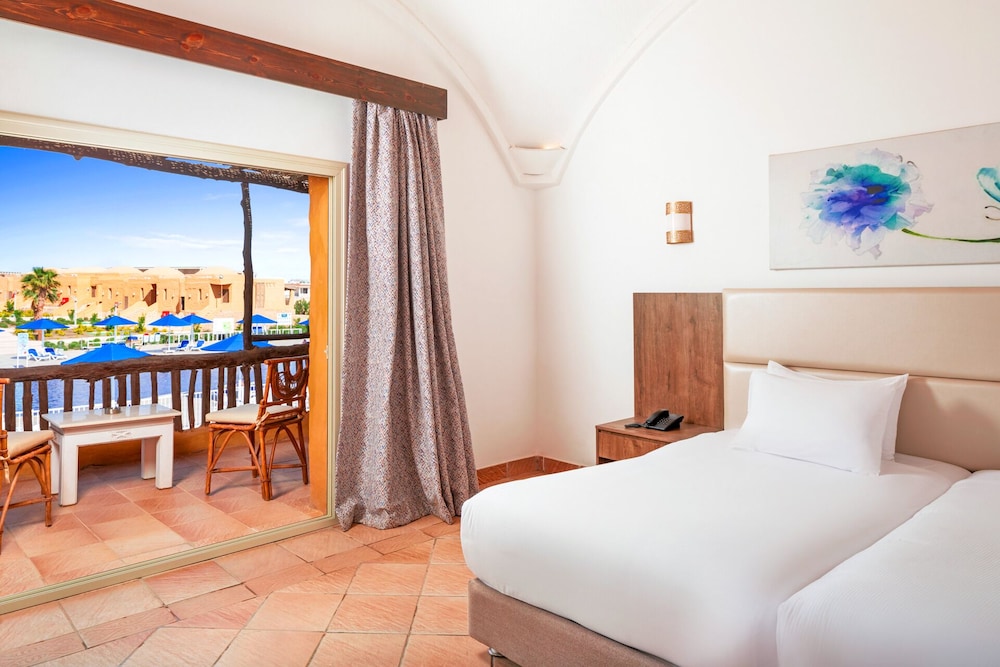 غرفة سوبيريور بسريرين منفصلين بإطلالة على المسبح، Pickalbatros Portofino Villaggio Resort 2/4