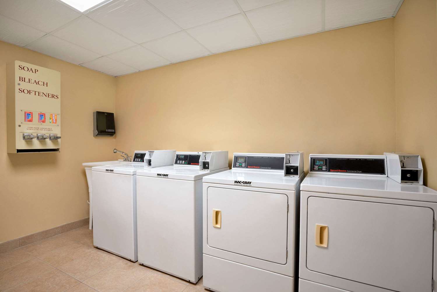 Days Inn By Wyndham Jacksonville Airport 10/31
