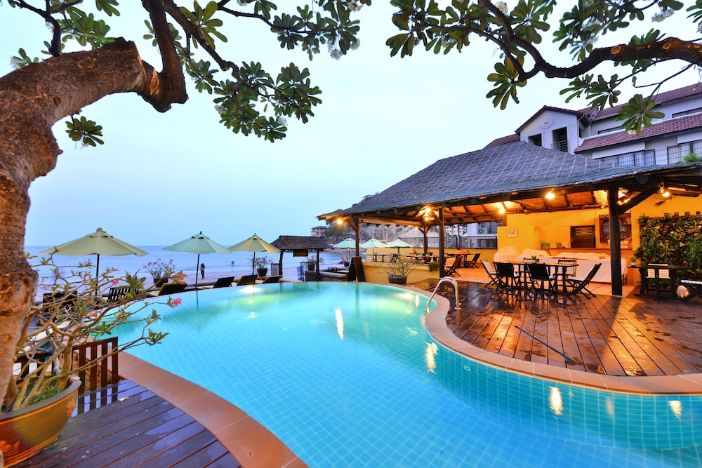 Supatra Hua Hin Resort 11/50