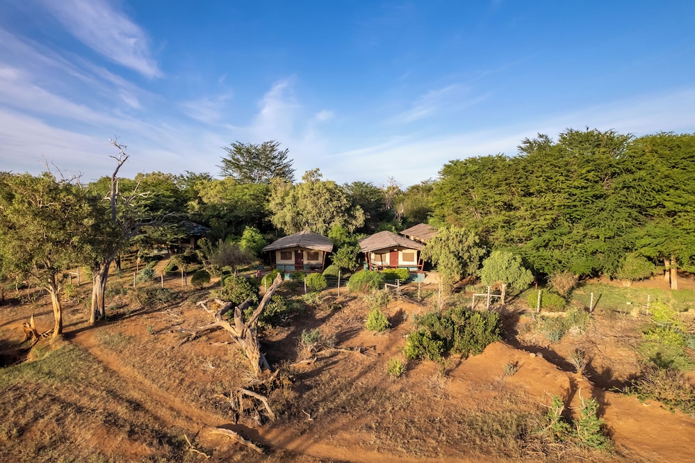Sentrim Tsavo Lodge 33/42