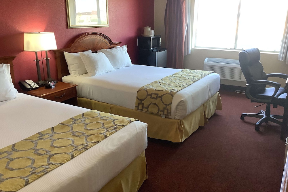 Baymont Inn & Suites by Wyndham Holbrook 33/67