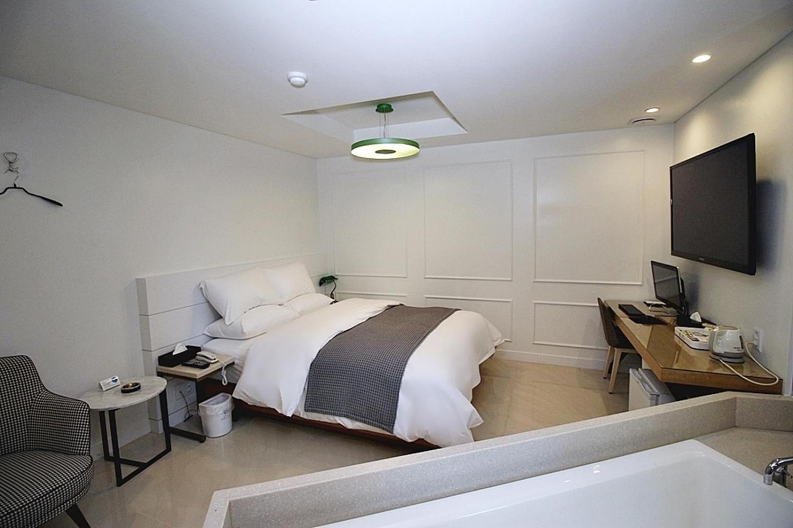 Standard, Twin Beds