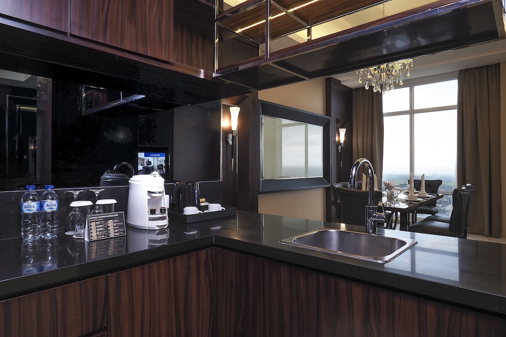 Grand Mercure Solo Baru 38/40