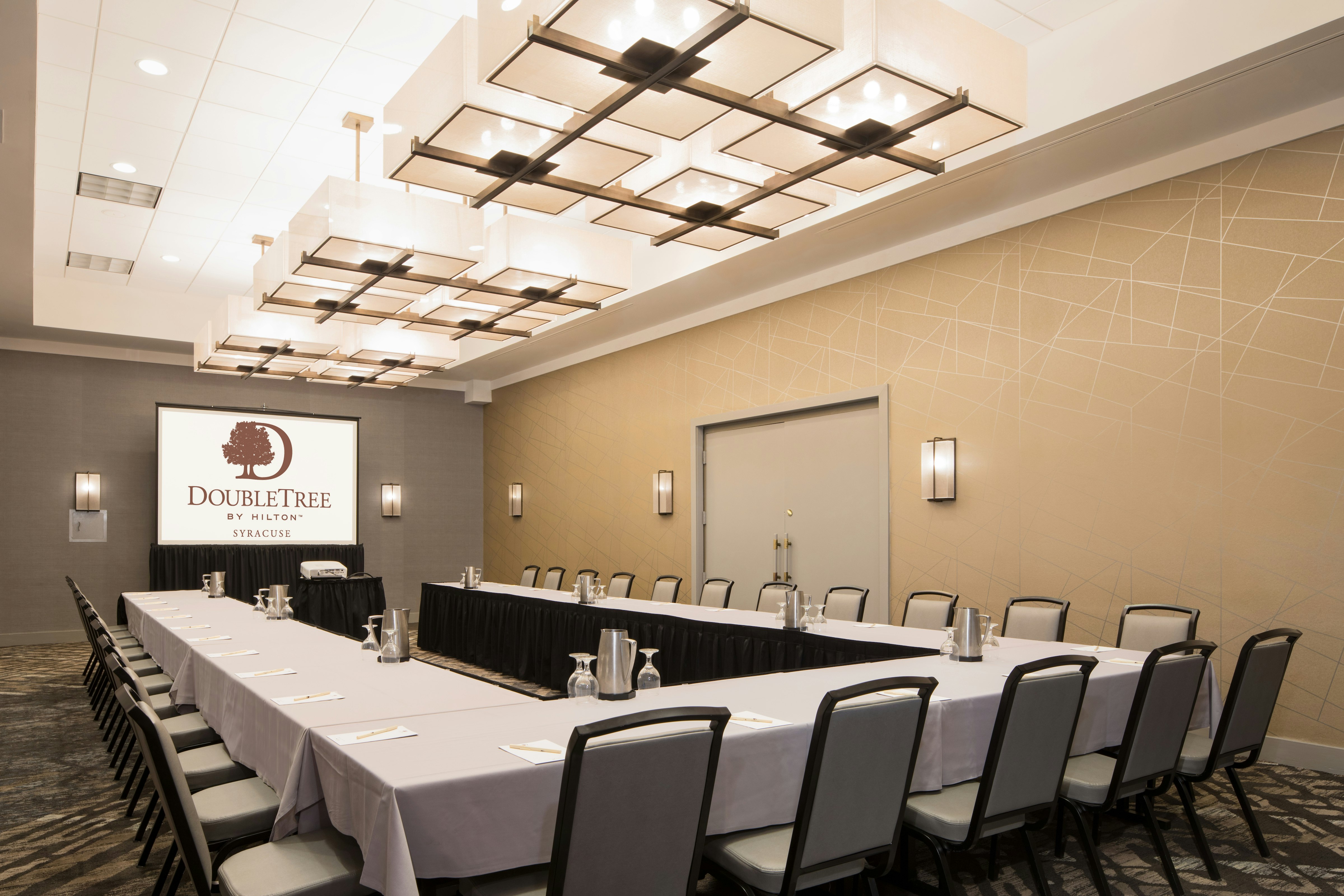 Doubletree By Hilton Hotel Syracuse 35/44