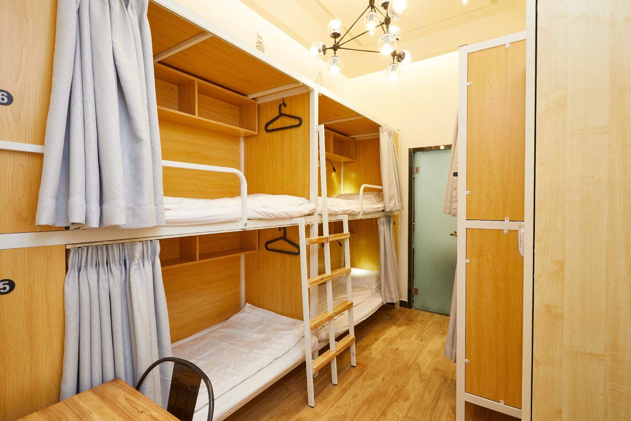 Private, Mixed Dorm, 4 Beds