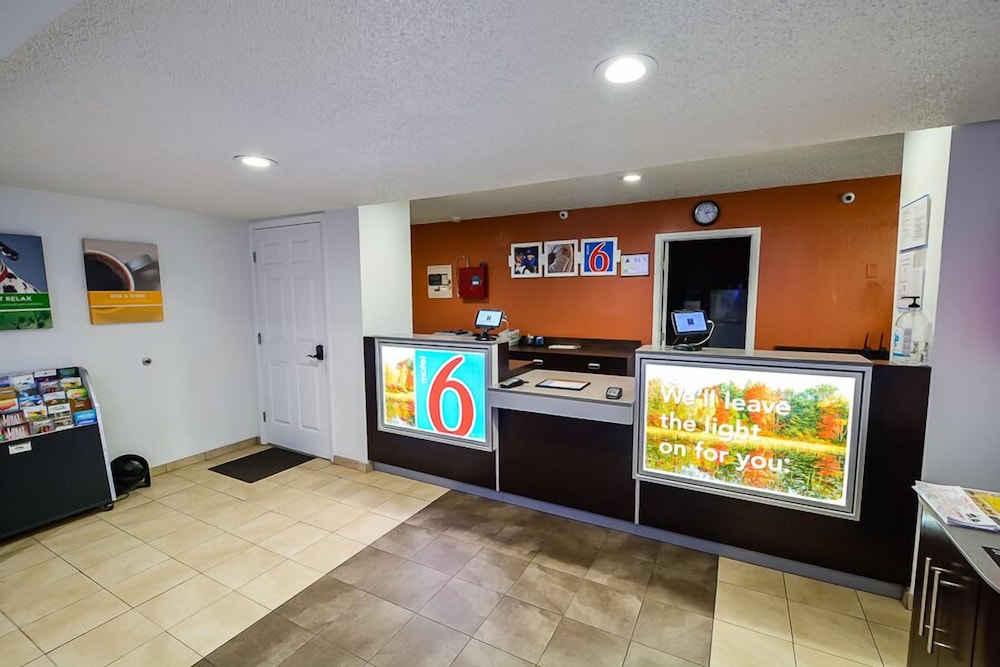 Motel6 Greensboro, NC - Airport 10/49