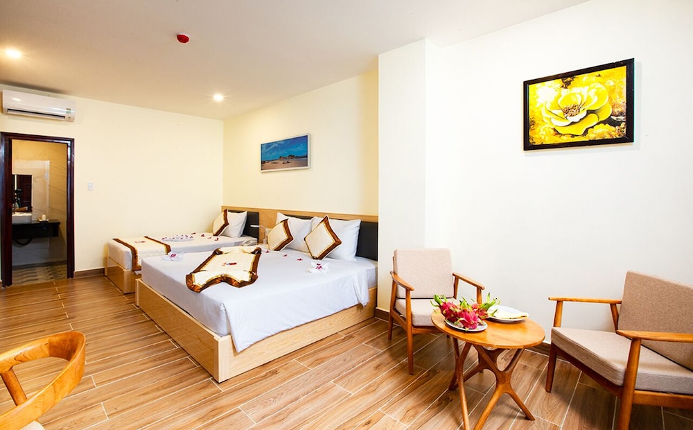 ROOM, TRIPLE