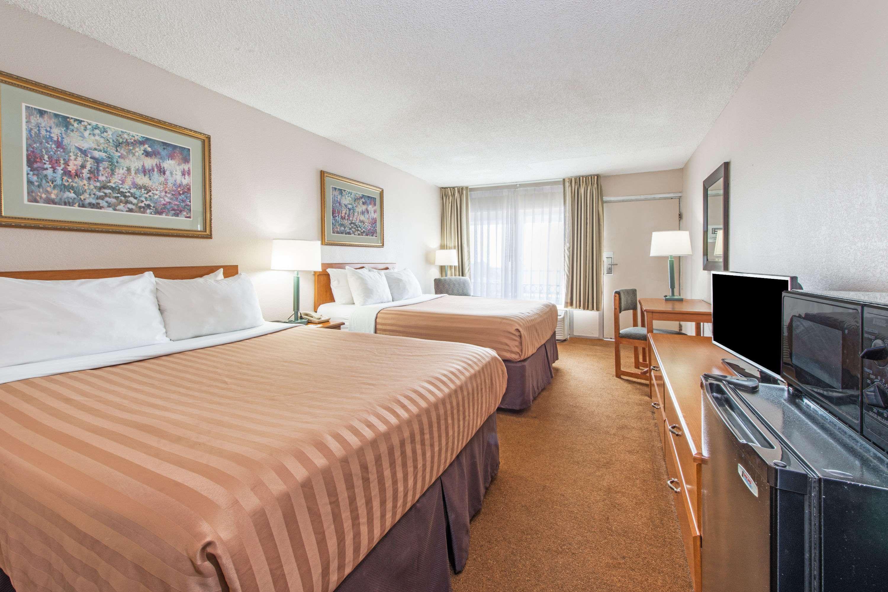 Days Inn by Wyndham Elizabethtown 3/16