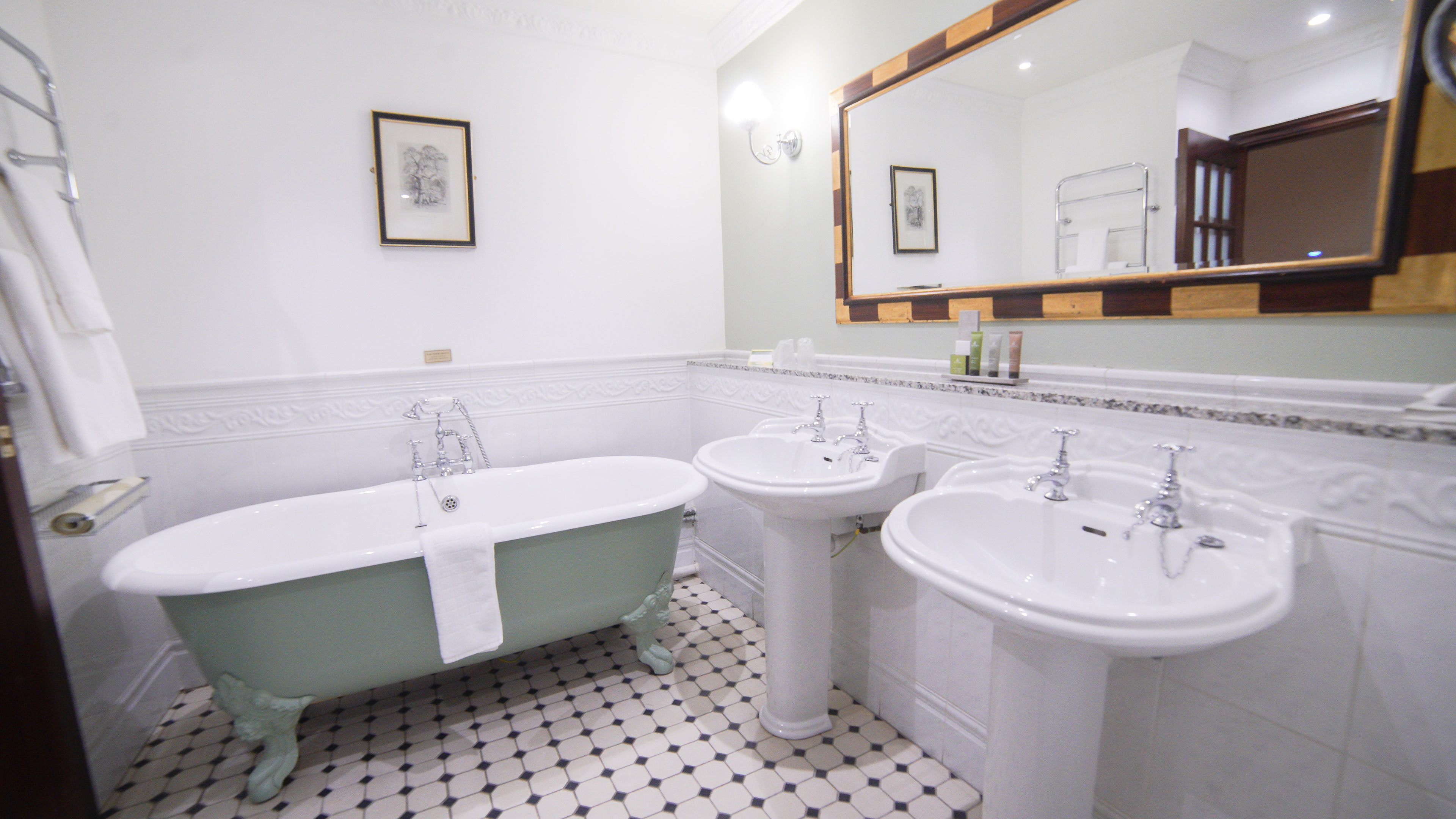 Hardwick Hall Hotel 32/35