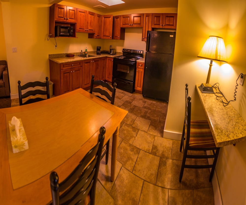 Sahara Courtyard Inn Penticton 55/77