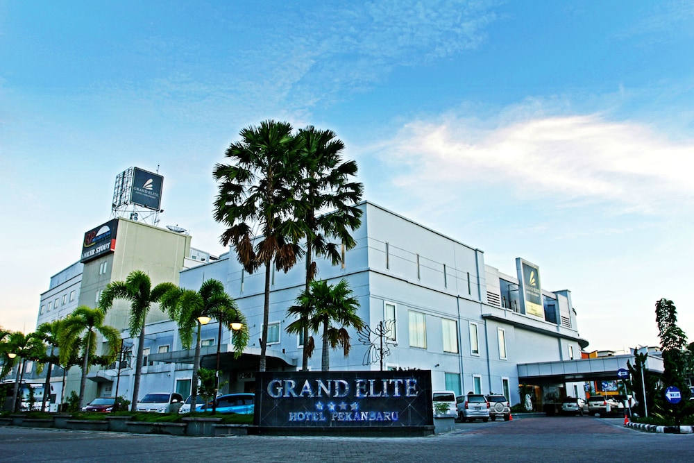 Grand Elite Hotel Pekanbaru 28/32