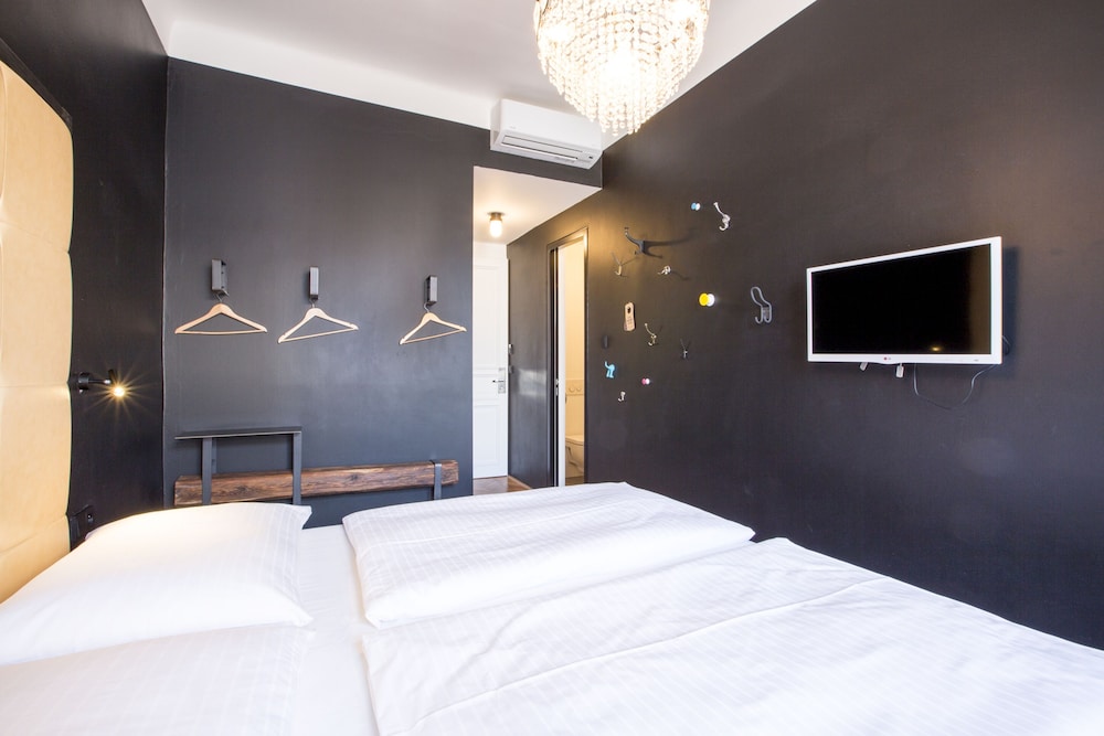 Sophie Apos S Hostel 22/71