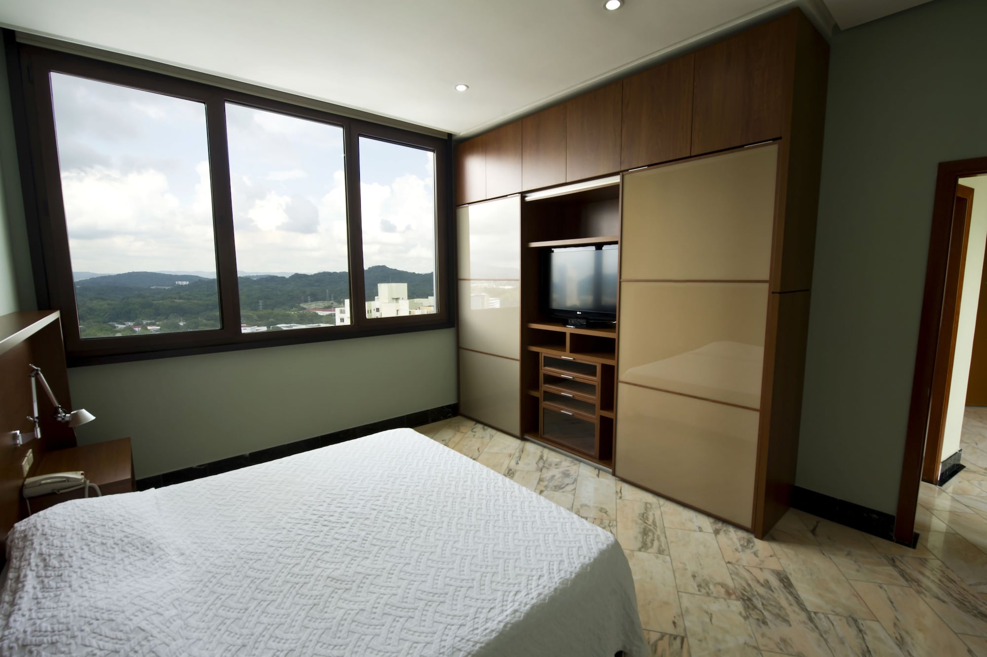 EXECUTIVE, SUITE, KING BED