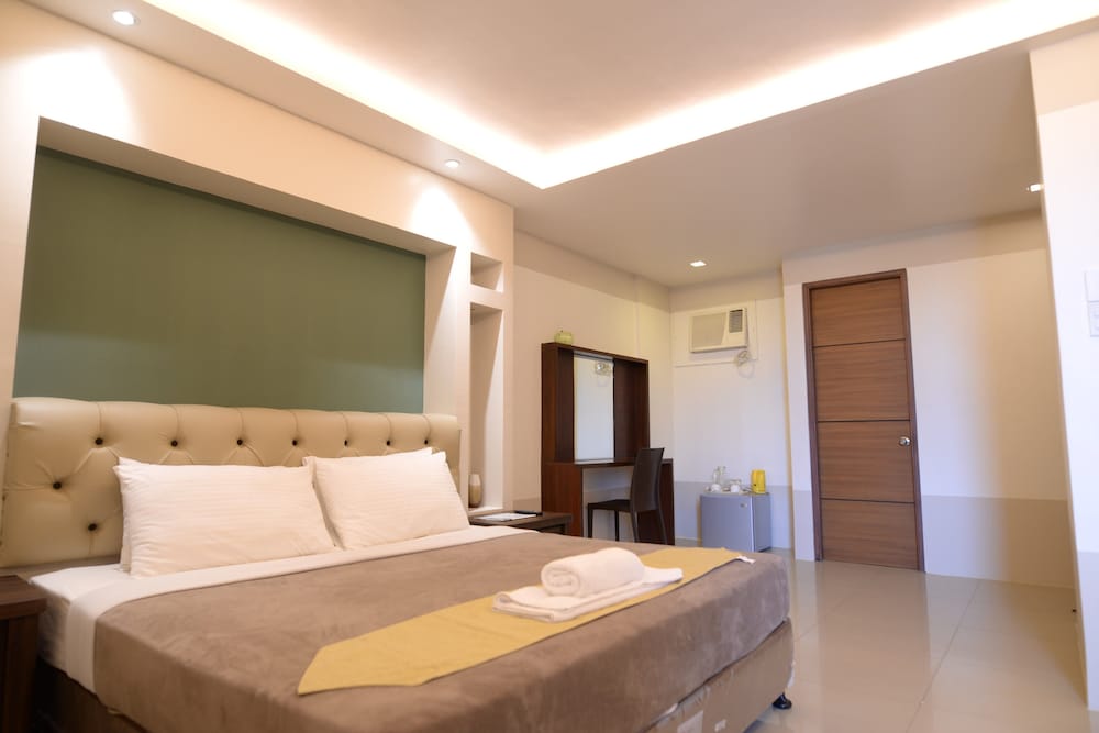 EXECUTIVE, QUEEN BED