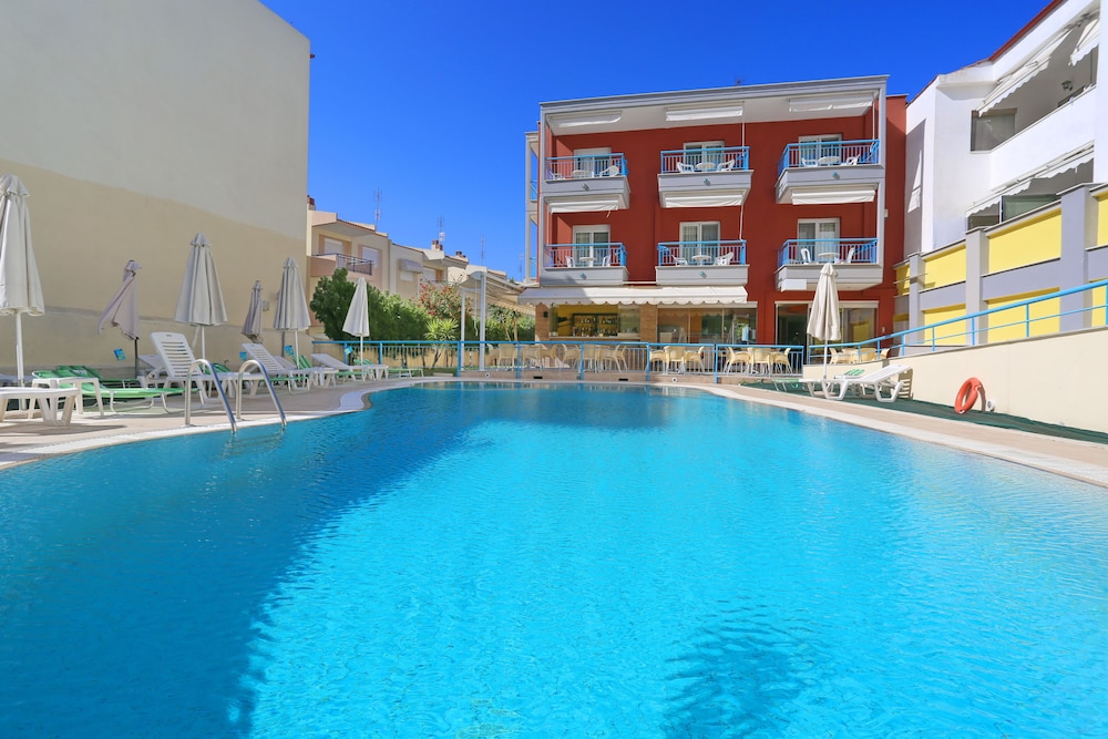 Summer Dream Hotel 46/50