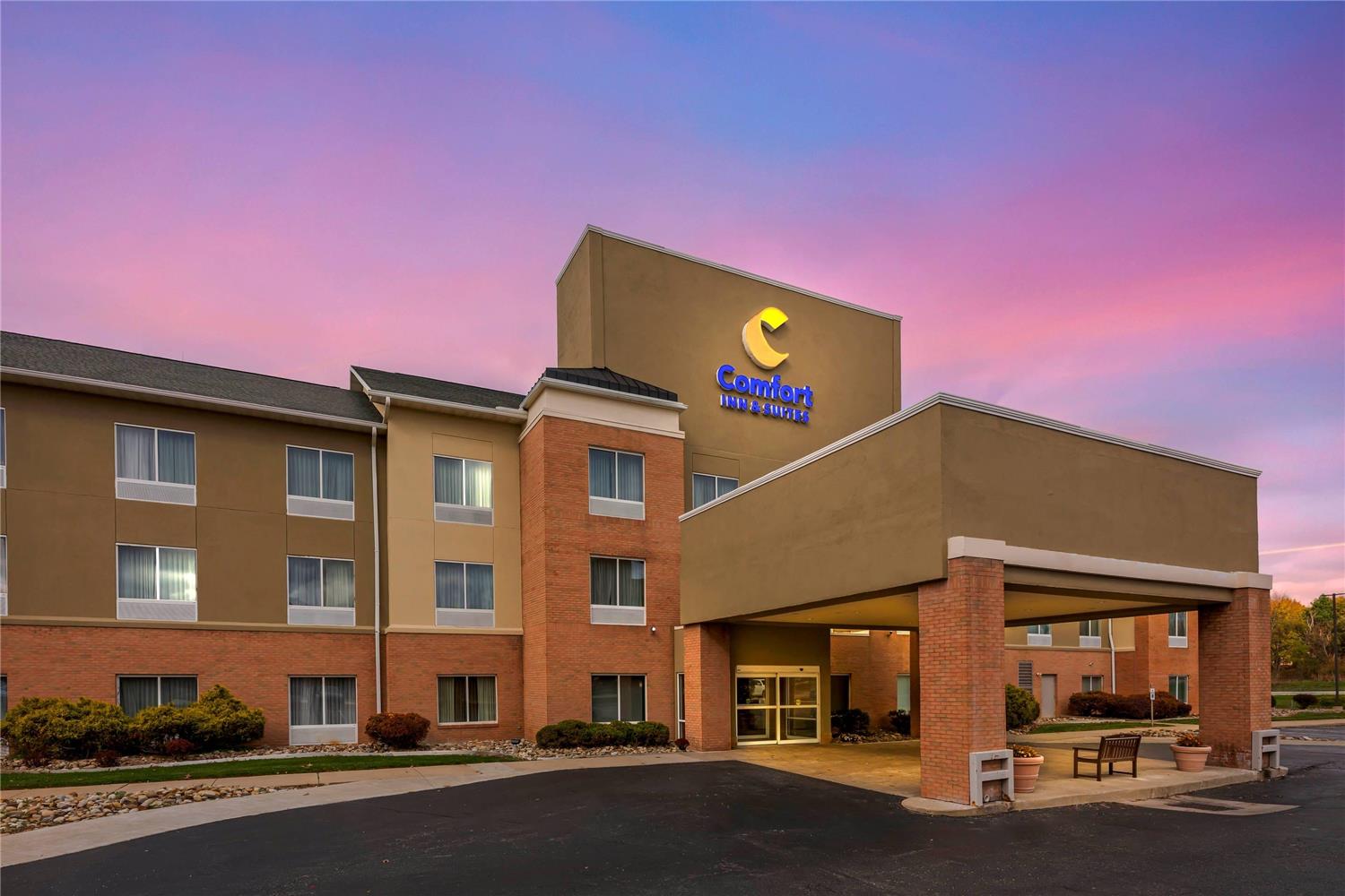 Comfort Inn and Suites Akron South 4/39