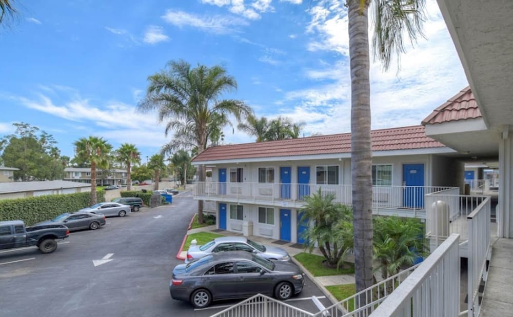 Motel6 Costa Mesa, CA 44/55