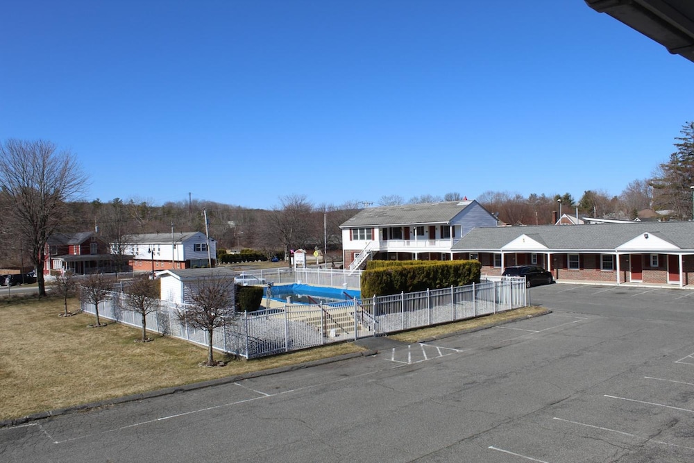 Pilgrim Inn 2/44