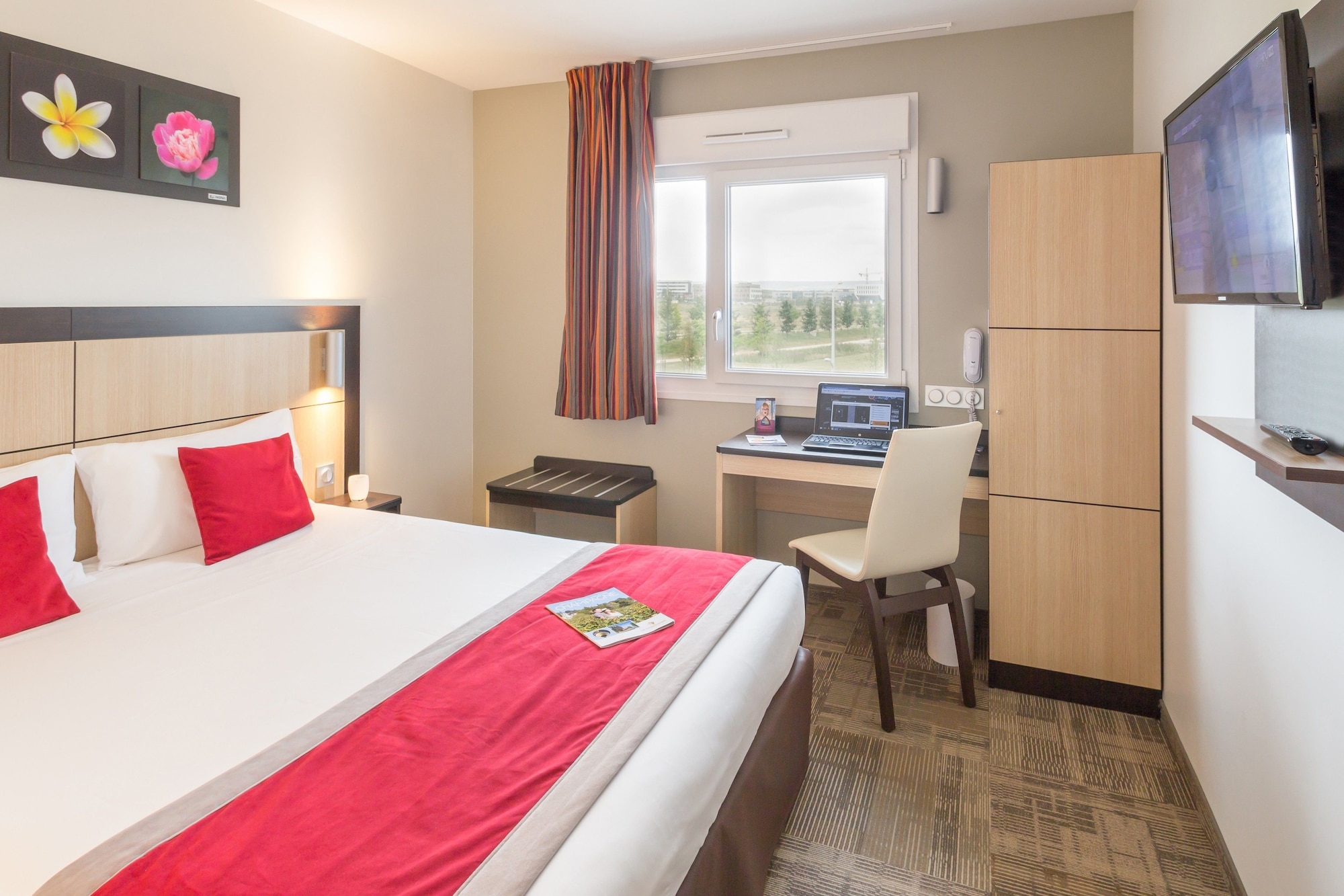 ROOM, DOUBLE BED
