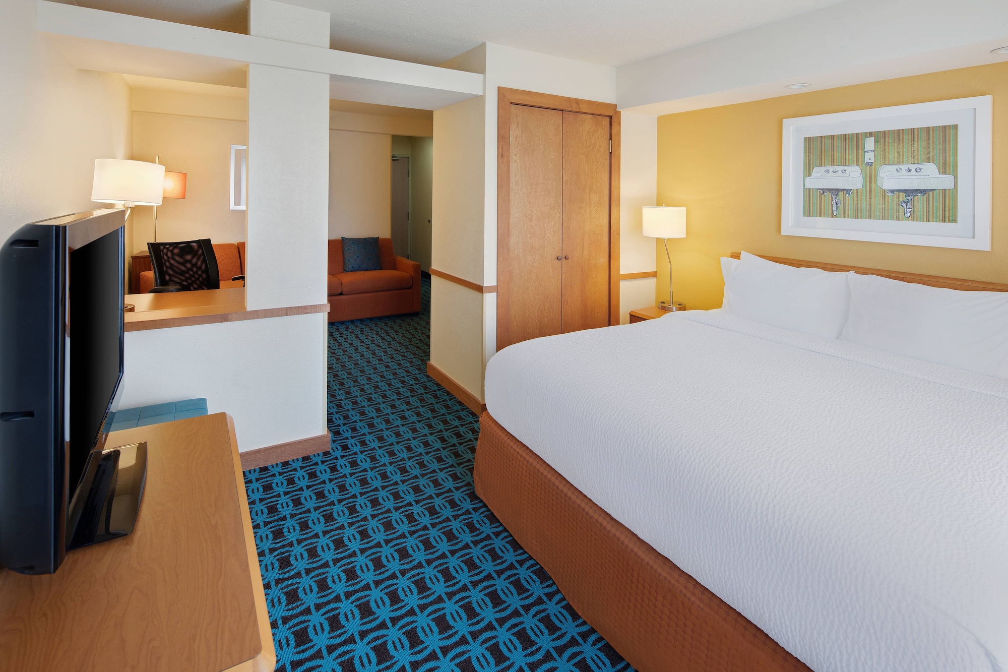 SUITE, KING BED, SOFA