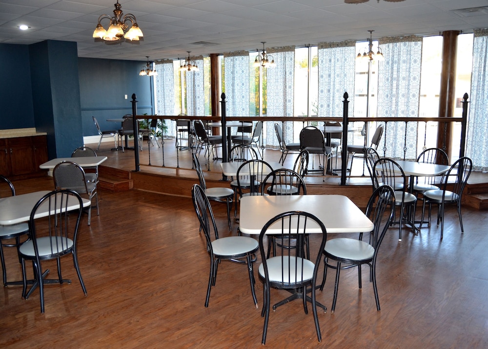 Cascades Inn 47/70