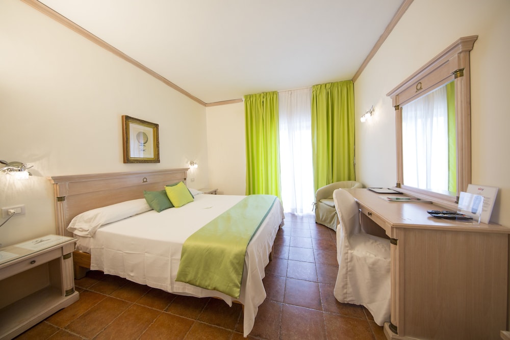 ROOM, DOUBLE BED