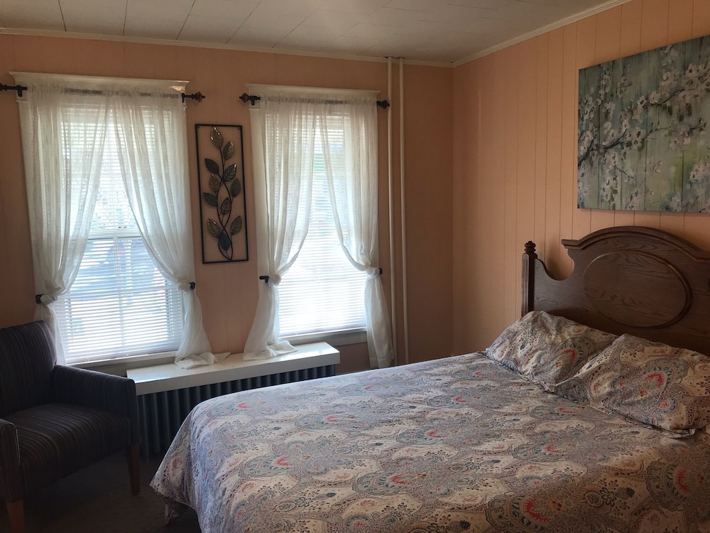 Simmons Motel 28/74