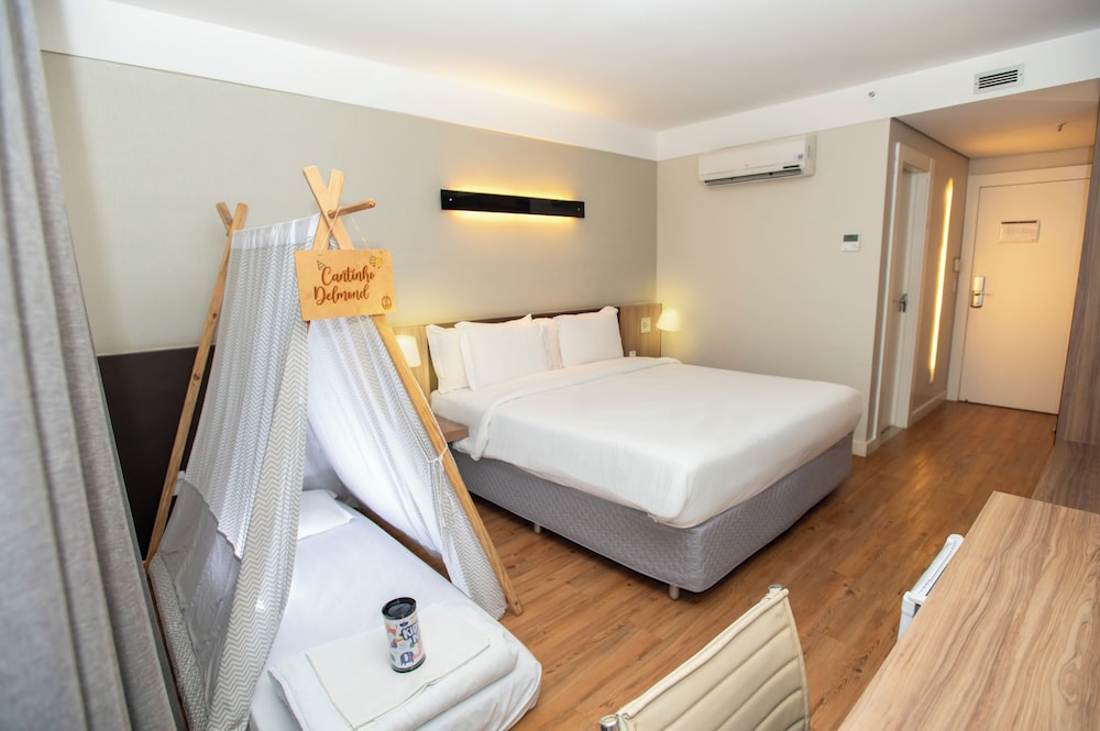Delmond Hotel 18/70