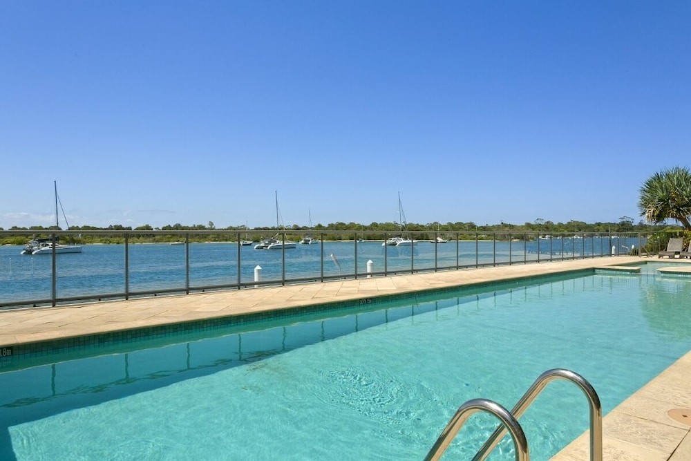 NOOSA SHORES RESORT 22/70