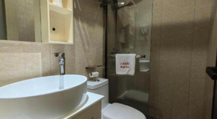 Shell Shanghai Baoshan District Songbin Road Subway Station Hotel 49/50