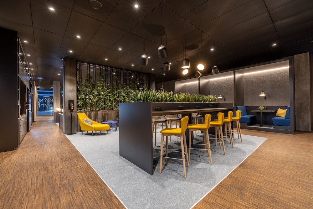 Radisson Hotel & Suites Zurich 10/50